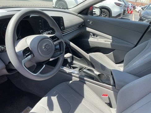 Used 2023 Hyundai Elantra SEL FWD image 6