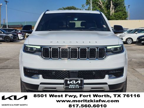 Used 2024 Jeep Wagoneer L Series II w/ Flexible Seating Group AWD/4WD image 2