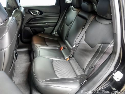 Used 2022 Jeep Compass Altitude w/ Sun and Sound Group image 11