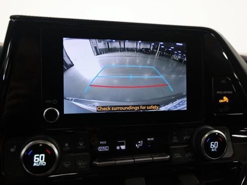 Used 2024 Toyota Highlander XSE FWD image 25