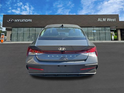 New 2026 Hyundai Elantra SE image 6