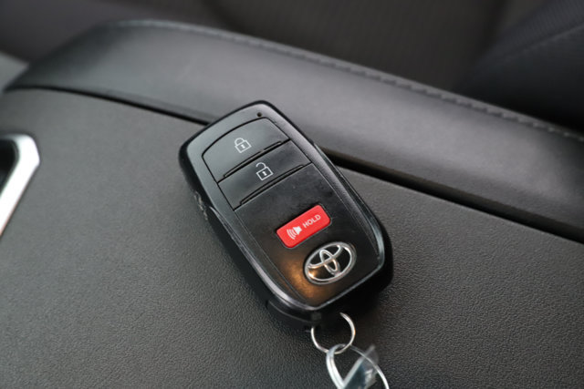Used 2024 Toyota Highlander LE AWD/4WD image 19