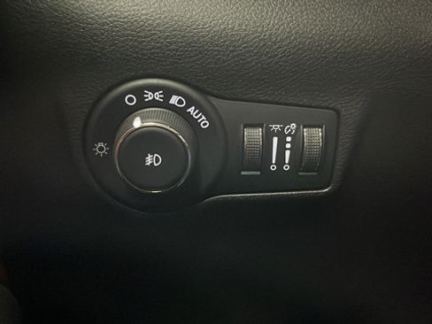 Used 2025 Jeep Compass Limited AWD/4WD image 31