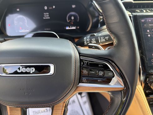 Used 2025 Jeep Grand Cherokee L Summit AWD/4WD image 31