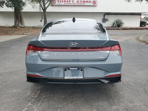 Used 2022 Hyundai Elantra Limited image 6