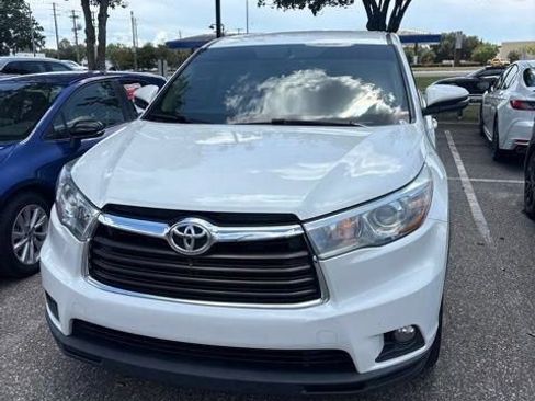 Used 2016 Toyota Highlander Plus FWD image 1