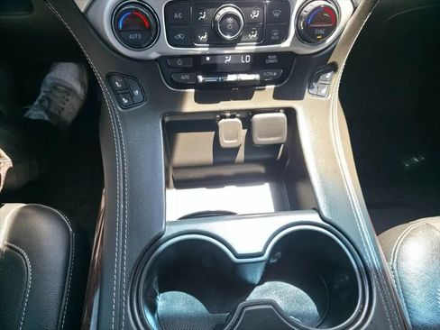 Used 2020 GMC Yukon SLT w/ HD Trailering Package AWD/4WD image 33