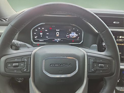 Used 2024 GMC Sierra 1500 Denali w/ Technology Package AWD/4WD image 4