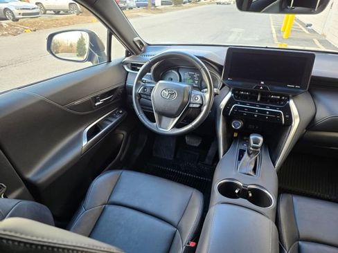 Used 2022 Toyota Venza XLE image 24