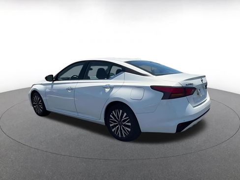Used 2025 Nissan Altima 2.5 SV FWD image 8