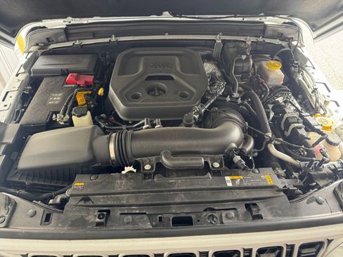 Used 2025 Jeep Wrangler Sahara image 29