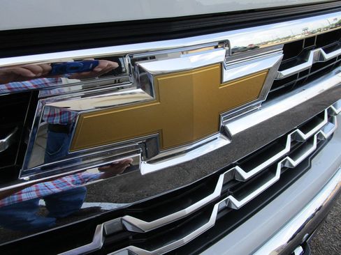 Used 2024 Chevrolet Silverado 1500 LTZ AWD/4WD image 32