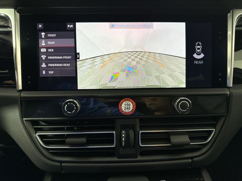 Certified 2025 Porsche Macan image 20