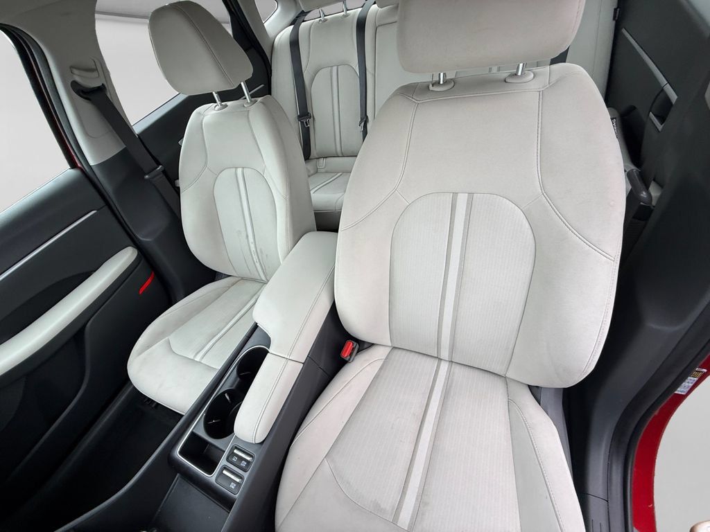 Used 2025 Hyundai Sonata SEL FWD image 23