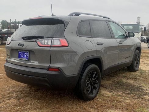 Used 2023 Jeep Cherokee Altitude Lux image 3