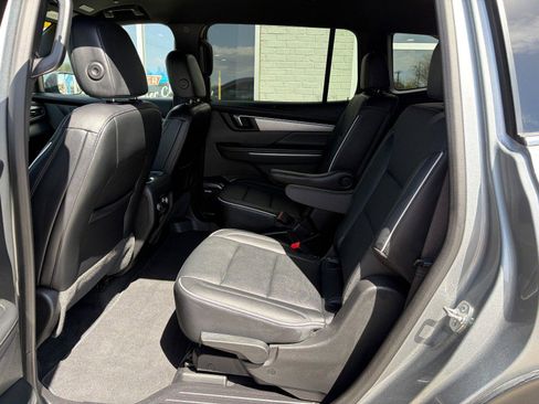 Used 2025 Buick Enclave Preferred AWD/4WD image 19