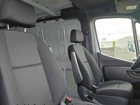 Used 2025 Mercedes-Benz Sprinter 2500 image 13