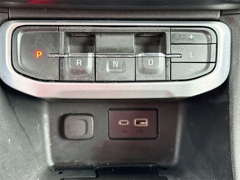 Used 2021 GMC Acadia SLE image 17