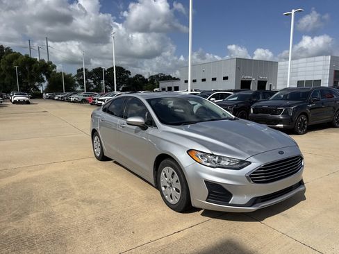 Used 2019 Ford Fusion S FWD image 10