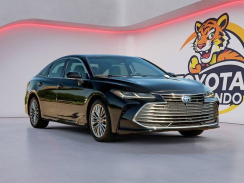 Used 2022 Toyota Avalon Limited w/ Advanced Safety Package FWD image 3