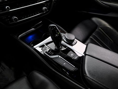 Used 2018 BMW 540i w/ M Sport Package image 30