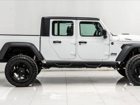 Used 2025 Jeep Gladiator Sport image 4