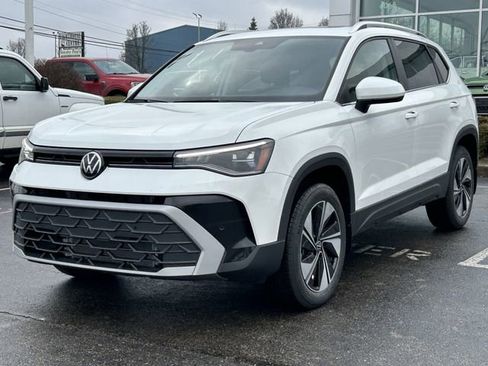 New 2026 Volkswagen Taos SE AWD/4WD image 3