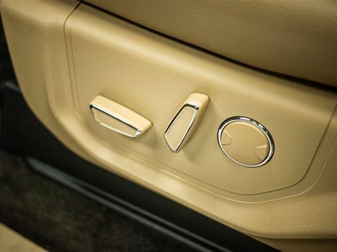 Used 2018 Ford F150 Lariat w/ Equipment Group 502A Luxury AWD/4WD image 16