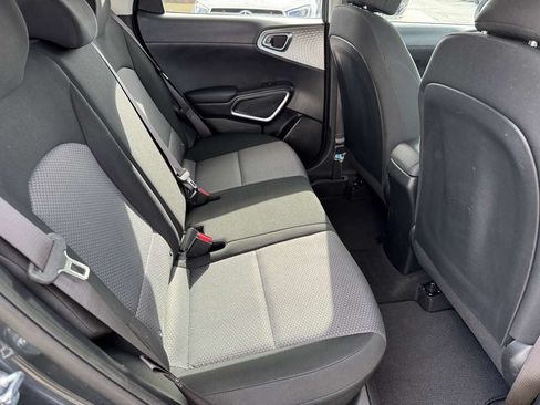 Used 2025 Kia Soul LX w/ LX Technology Package FWD image 17