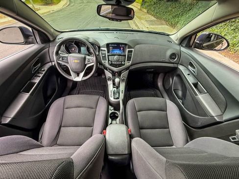 Used 2013 Chevrolet Cruze LT w/ Technology Package FWD image 7