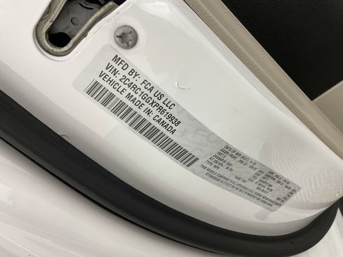 Used 2023 Chrysler Pacifica Limited FWD image 29