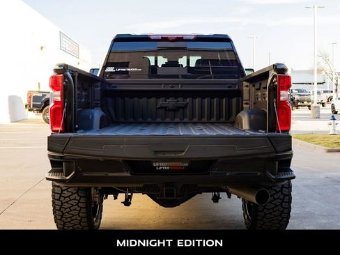 Used 2024 Chevrolet Silverado 2500 LTZ w/ LTZ Plus Package image 9