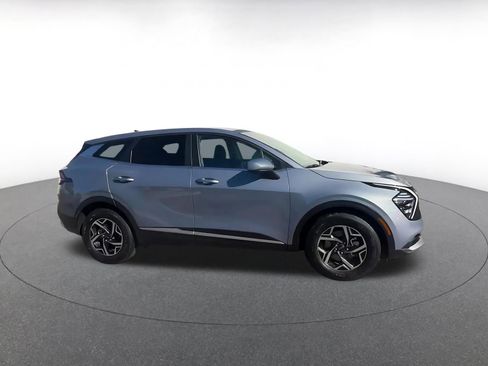 Used 2025 Kia Sportage LX FWD image 2