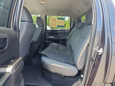 Used 2022 Toyota Tacoma SR5 AWD/4WD image 14