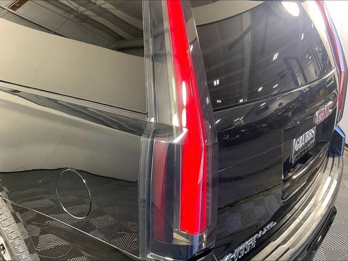 Used 2019 GMC Yukon XL SLT w/ Open Road Package AWD/4WD image 39