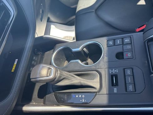 Used 2023 Toyota Highlander XLE AWD/4WD image 20