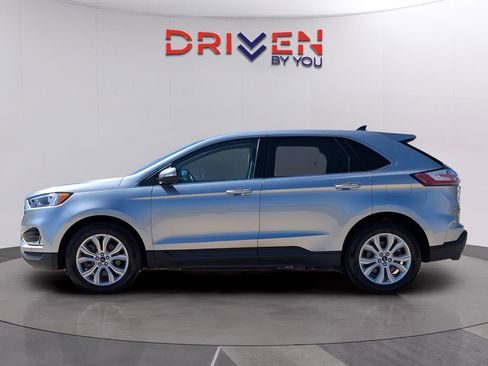 Used 2023 Ford Edge Titanium image 2