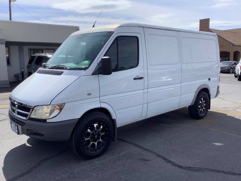 Used 2003 Dodge Sprinter 2500 RWD image 3
