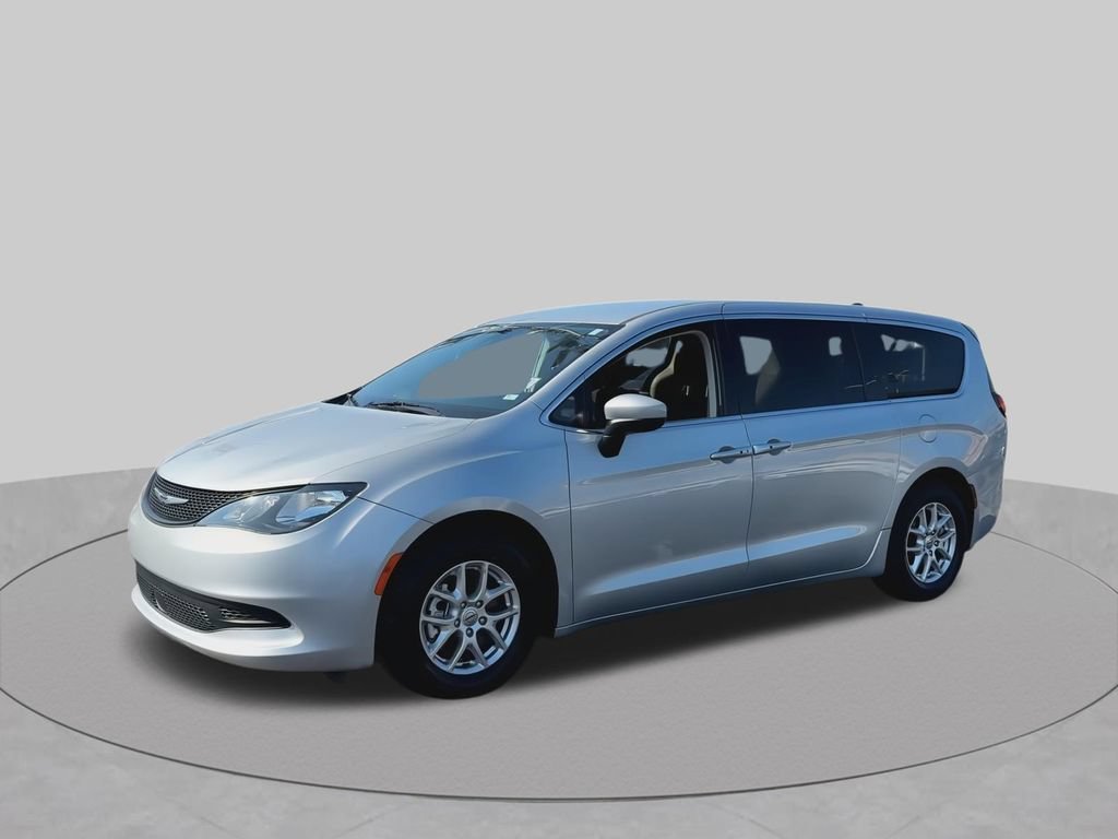 Used 2023 Chrysler Voyager LX FWD image 4