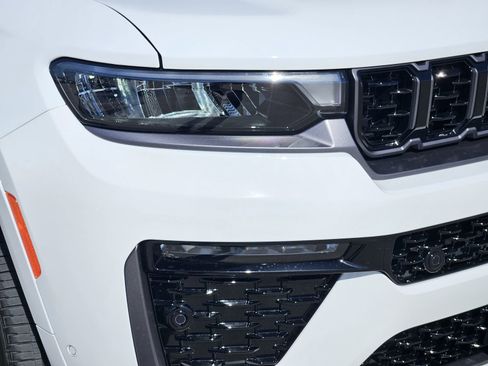 New 2026 Jeep Grand Cherokee L Limited AWD/4WD image 9