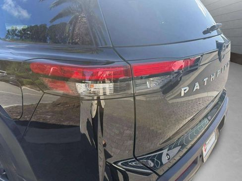Used 2024 Nissan Pathfinder SV AWD/4WD image 20