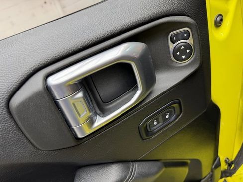 Used 2022 Jeep Wrangler Unlimited Sahara image 11