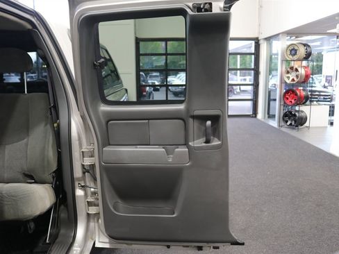 Used 2005 Chevrolet Silverado 2500 LS w/ Heavy-Duty Power Package image 64