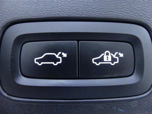 Used 2019 Volvo XC60 T5 Inscription image 32