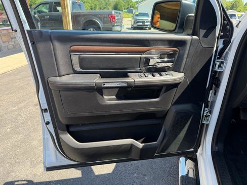 Used 2015 RAM 1500 Laramie w/ Convenience Group AWD/4WD image 12