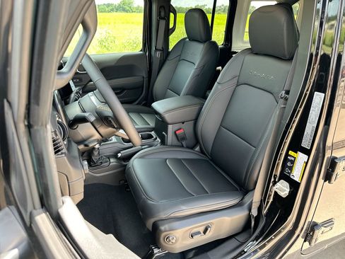 New 2024 Jeep Wrangler Sahara w/ Technology Group image 11