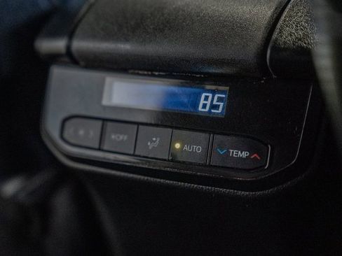 Used 2022 Toyota Highlander XSE image 35