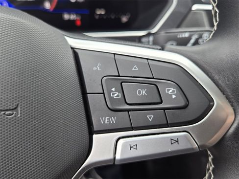 Used 2023 Volkswagen Tiguan SE R-Line image 25