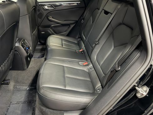 Used 2023 Porsche Macan AWD/4WD image 41