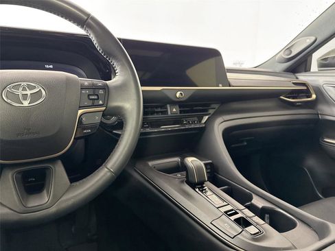 Used 2023 Toyota Crown Limited image 36